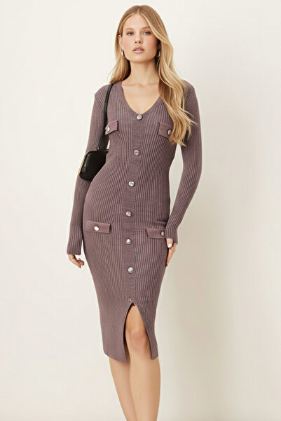 armonika Γυναικείο πλεκτό φόρεμα με λαιμόκοψη σε σχήμα V με άνοιγμα κουμπιά μπροστά ARM-26K136074