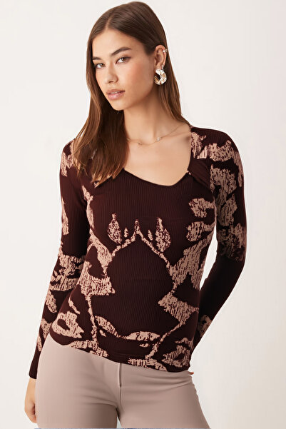 armonika Γυναικεία μπλούζα με ασύμμετρο λαιμόκοψη σε καφέ-μπεζ χρώμα ARM-26K001046