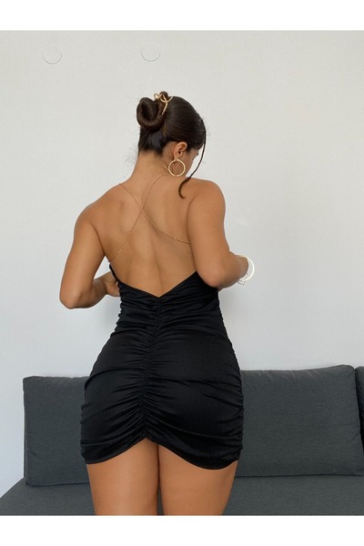 ENMADAM Μίνι φόρεμα με λεπτομέρεια μαύρης αλυσίδας με κορδόνι με λαιμόκοψη