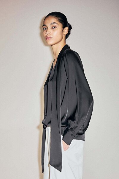 H&M Tie-neck chiffon blouse