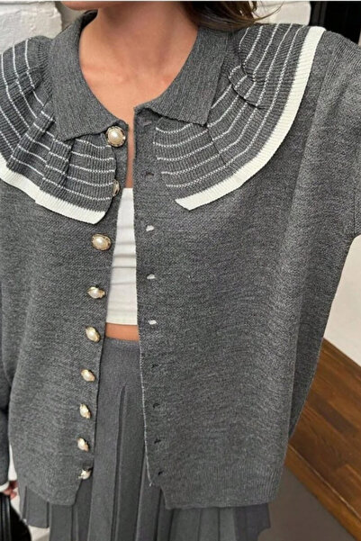 H&E LUXURY DESIGN Women's Retro Style Lapel Detailed Embossed Buttoned Sweater