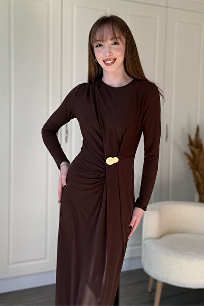Dilay Gökoğlu Butik Buy the Elegant Brown Maxi Dress with Gold Accessories
