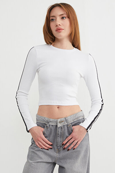 Fulla Moda Crew Neck Sleeves Piped Detail Crop Body