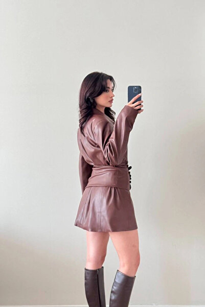 Eka Γυναικείο δερμάτινο μπουφάν σε καφέ χρώμα με κορδόνια και ζώνη 1041-2701