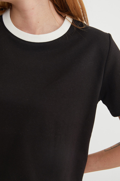 Fulla Moda Basic Rib Neck Seasonal Crop T-Shirt