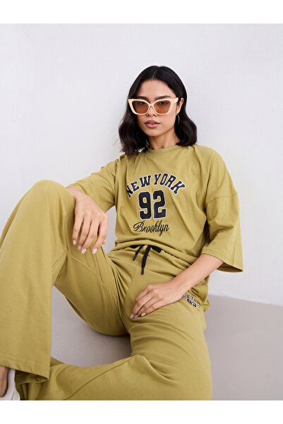 Styli Khaki Oversized Graphic T-Shirt and Joggers Co-Ords
