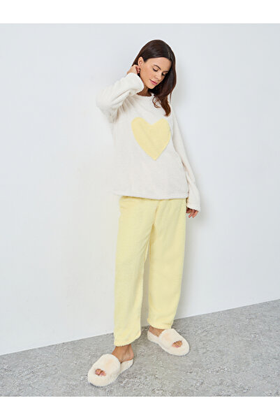Styli Contrast Heart Detail Fleece Top and Pyjama Set