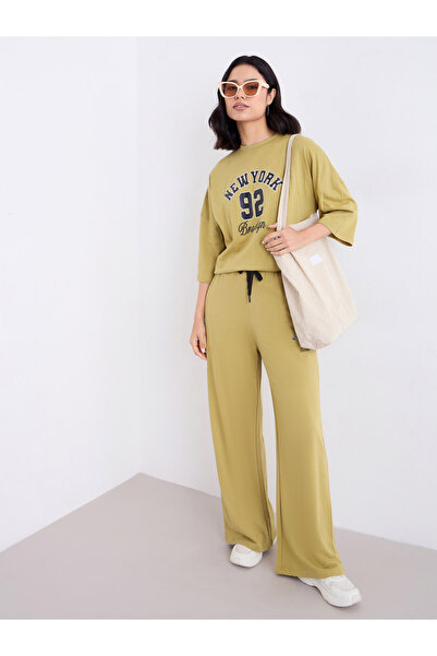 Styli Khaki Oversized Graphic T-Shirt and Joggers Co-Ords