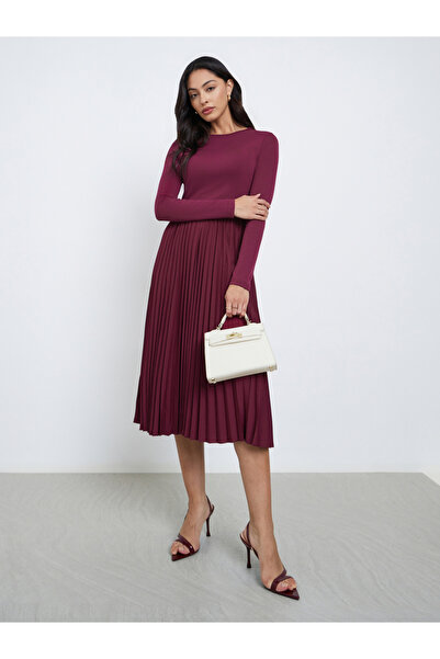 Styli Burgundy Pleated Ribbed Knit Midi Dress