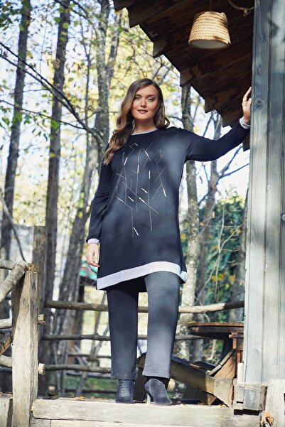 QUAWEAR Crew Neck Collar, Sleeve Hem, Skirt Hem Garni Fabric, Stone Detailed Tunic and Pants Two-Piece Set