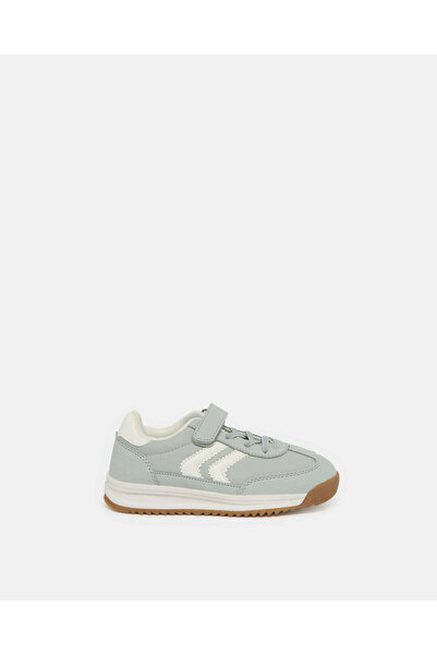 REDTAG حذاء رياضي رمادي اللون للأولاد مصنوع من مادة كتلة