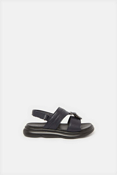 REDTAG صندل تقليدي أزرق داكن للأولاد مع حزام خلفي