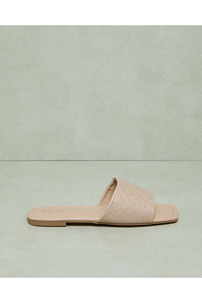 REDTAG حذاء نسائي ذو ميول بيج منسوج