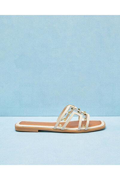 REDTAG حذاء نسائي ميول بيج مع أزرار معدنية