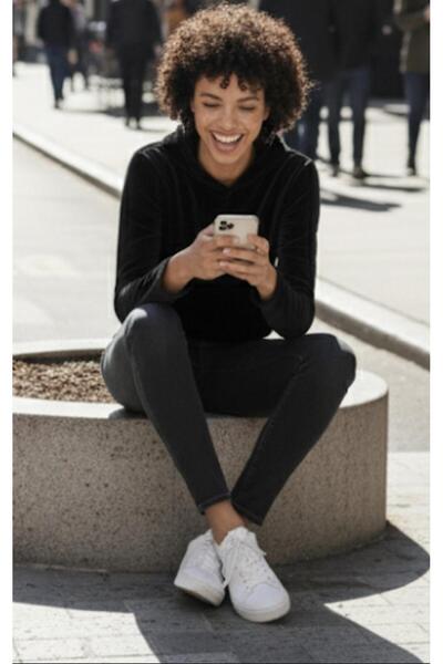 Cockatoo Women's New Season Hooded Collar Velvet Crop