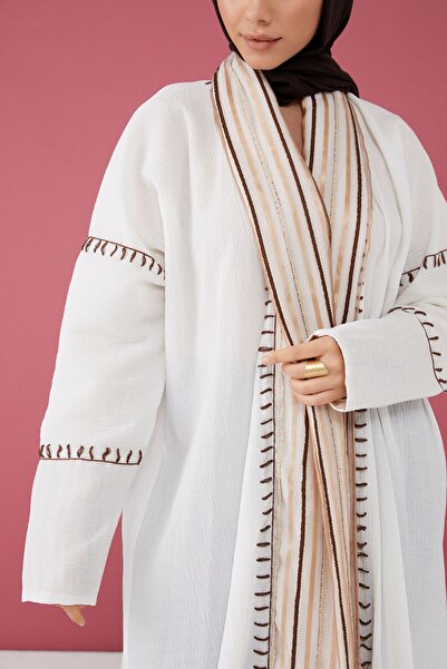 Stylish Kuwaiti wrap abaya in color