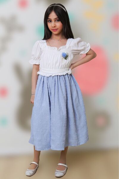 Generic Girls' dress decorated with floral patterns