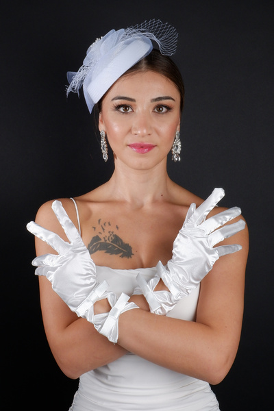 Hayalperest boncuk Feathered Bridal Wedding Cap Accessory and Satin Wedding Gloves Set with Double Bow Detail