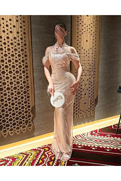 ALANOOD FASHION فستان سهرة ذهبي بتصميم فريد