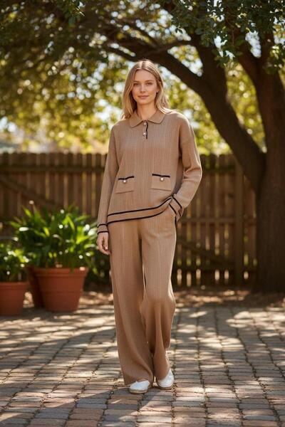 Intisimo Costum tricotat pentru femei, două piese, nasturi decorativi, maro