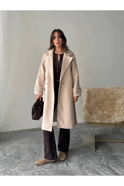 Swass decolteu petrecut în V Palton cu detaliu brodat cu pene