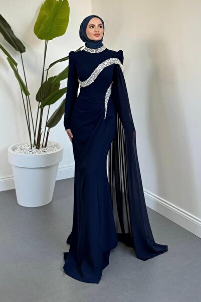 MERVEN AKYÜZ Feriha Yandan Pelerinli Taşlı Özel Tasarım Abiye Lacivert
