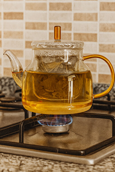 miras home إبريق شاي من الزجاج البوروسيليكات مع غطاء زجاجي ومقبض ذهبي سعة 900 مل