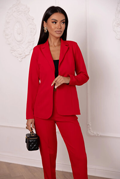UniqueStore.ro Elegant red suit with fitted jacket and tapered pants
