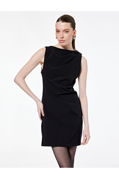 Koton Aksesuar Detaylı Kolsuz Yuvarlak Kayık Yaka Mini Elbise