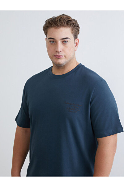 LC Waikiki تي شيرت رجالي من القطن الممشط المطبوع بمقاس كبير