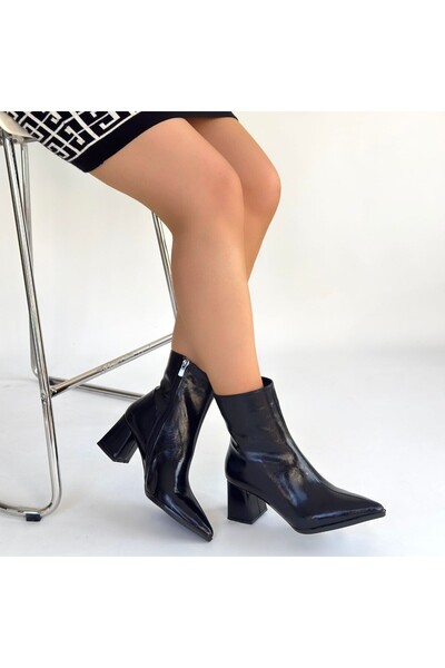 KAZAX Mosy Black Patent Leather Heeled Boots