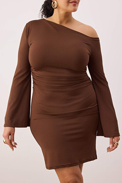 Trendyol Curve Καφέ Sandy Ασύμμετρο Πλεκτό Μίνι Φόρεμα Με Πλεκτό Γιακά Μεγάλου Μεγέθους TBBAW26AH00093