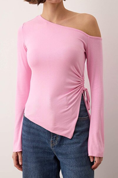 Trendyol Collection Light Pink Open Shoulder Asymmetric Fitted/Vüdua Otuan Spanish Sleeve Knitted Blouse Twoaw26Bz00328
