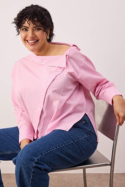 Trendyol Curve Ροζ ριγέ ασύμμετρο γιακά με χαμηλό μανίκι υφαντό πουκάμισο μεγάλου μεγέθους TBBAW26AX00011