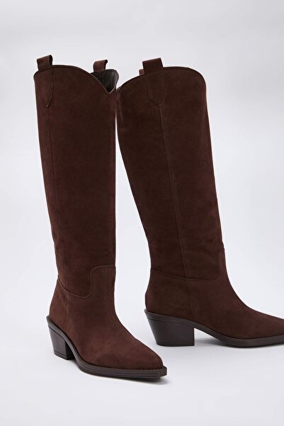 TRENDYOL SHOES Γυναικείες καουμπόικες μπότες με μυτερό τακούνι σε καφέ σουέντ TAKAW26CZ00038