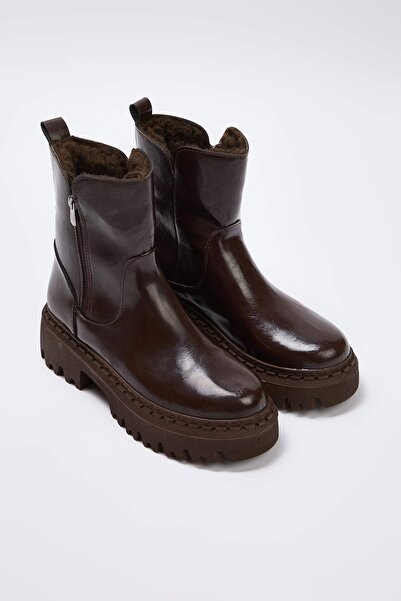 TRENDYOL SHOES Μπότες Chelsea με επένδυση από γούνα σε σκούρο καφέ χρώμα TAKAW26BO00056