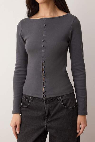 Trendyol Collection Πλεκτή μπλούζα με λεπτομέρεια με κουμπιά ανθρακί κοτλέ ελαστική κανονικού μεγέθους TWOAW25BZ00030