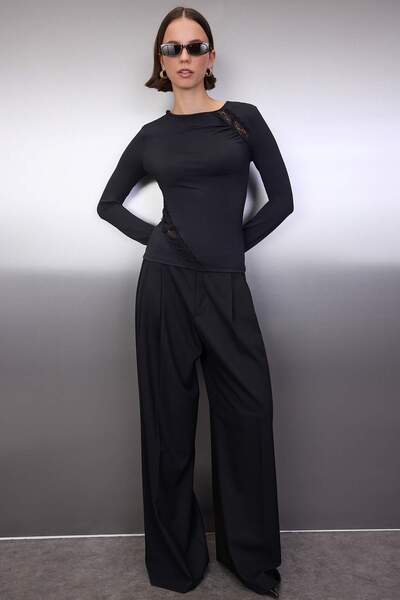 Trendyol Collection Black Lace Detailed Fitted/Fitted Stretchy Knitted Blouse Twoaw26Bz00292