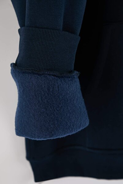 Trendyol Collection Μπλουζάκι μεγάλου μεγέθους Navy Blue Oversize με φλις εσωτερικά/καλοθερμικό κέντημα TMNAW25AO00057
