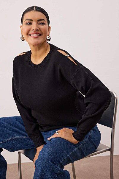 Trendyol Curve Schwarzer schulterfreier Accessoire- und Cut-Out-detaillierter dünner Strickpullover TBBAW26AN00023