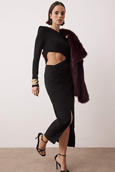 Trendyol Collection Černé pletené večerní šaty – dvouřadý výstřih a detail okna TPRAW23EL00272