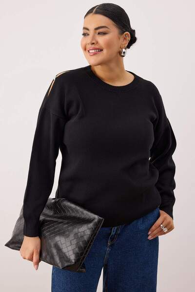 Trendyol Curve Schwarzer schulterfreier Accessoire- und Cut-Out-detaillierter dünner Strickpullover TBBAW26AN00023