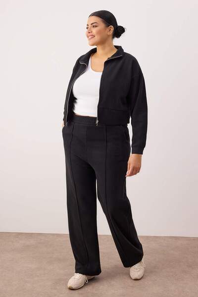 Trendyol Curve Черен къс топ с цип отпред и ребристи детайли, комплект спортен екип в големи размери TBBAW26TS00013