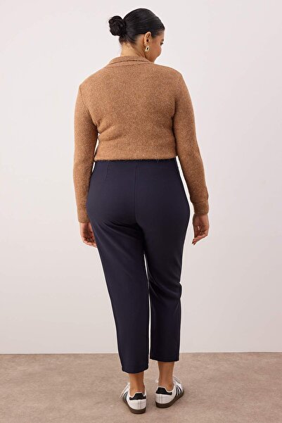 Trendyol Curve Marineblaue, knöchellange Hose aus gewebtem Stoff mit hoher Taille und Zigarettenform und Befestigungsbügeln TBBAW23AR00015