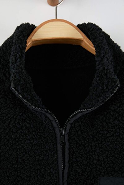 Trendyol Curve Winter Essentials Μαύρο πλεκτό φούτερ με φερμουάρ με χοντρό φλις με τσέπες TBBAW26AO00022