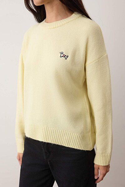 Trendyol Collection Yellow Soft Textured Dog Embroidered Crew Neck Knitwear Sweater Twoaw26Kz00257