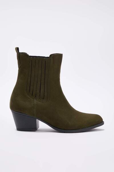 TRENDYOL SHOES Χακί σουέντ γυναικείες μπότες καουμπόη TAKAW26BO00102