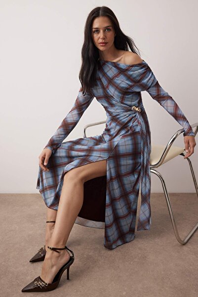 Trendyol Collection Plaid Accessory Detailed Lined Tulle Asymmetrical Neckline Slit Flexible Maxi Knitted Dress Twoaw26El00320