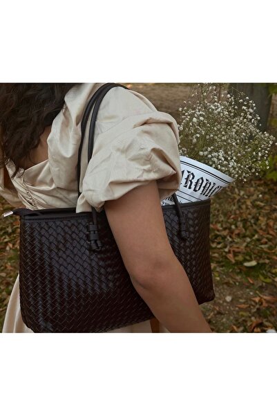 DMG Collection Women's Btgg Retro Hand and Shoulder Bag with Knitted Detail B...