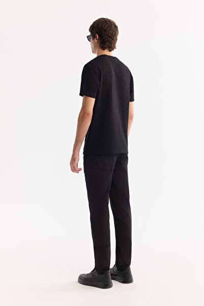 Avva Ανδρικό μπλουζάκι με λαιμόκοψη μαύρο με στάμπα από βισκόζη με διπλή ελαστικότητα κανονική εφαρμογή A52Y1018